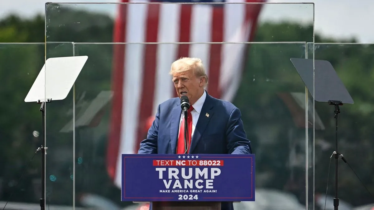 trump-struggles-with-bulletproof-shield-at-north-carolina-rally