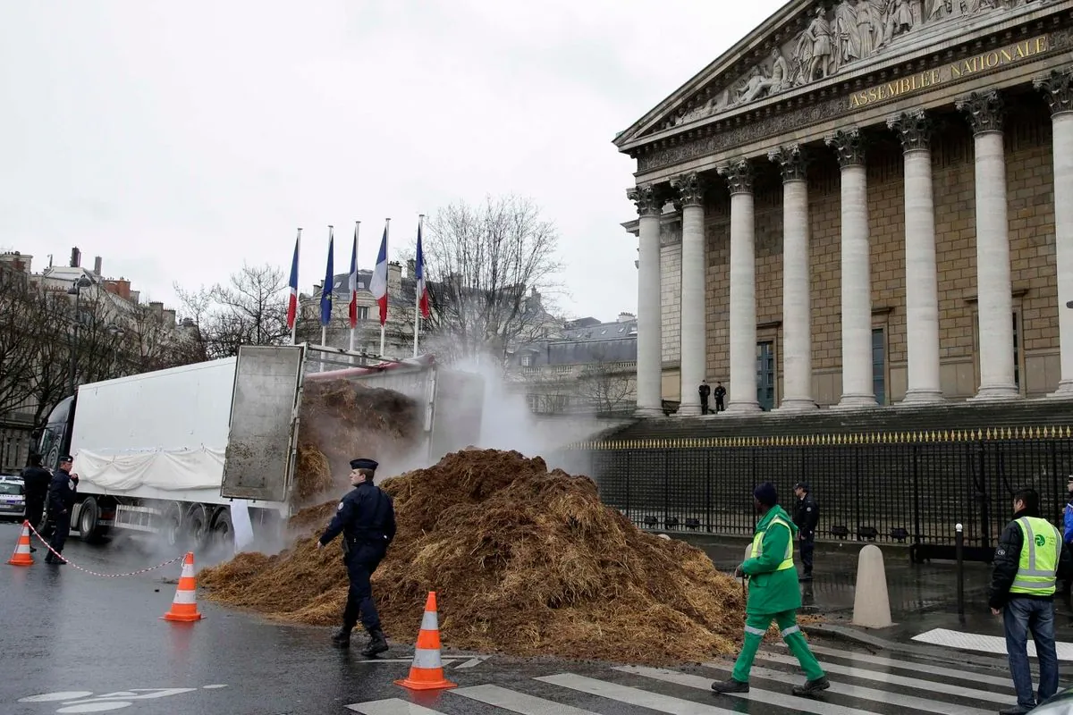 French Political Deadlock: Le Pen Opposes Left-Wing Government