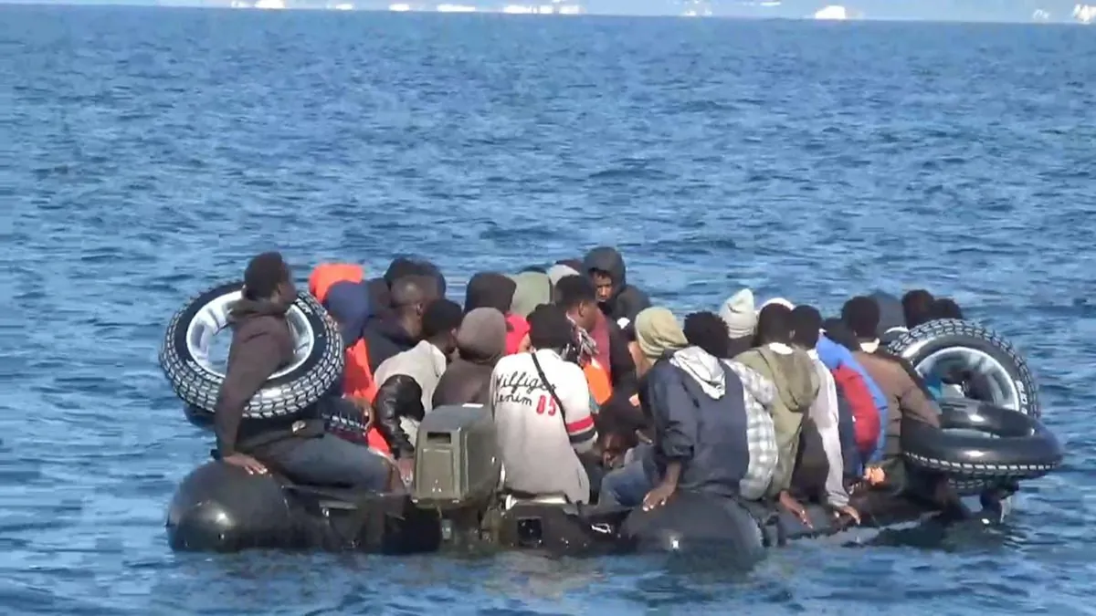 record-breaking-channel-crossing-over-520-migrants-in-eight-boats