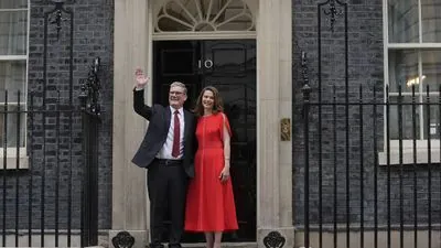 Starmer Removes Thatcher Portrait from 10 Downing Street, Sparking Debate