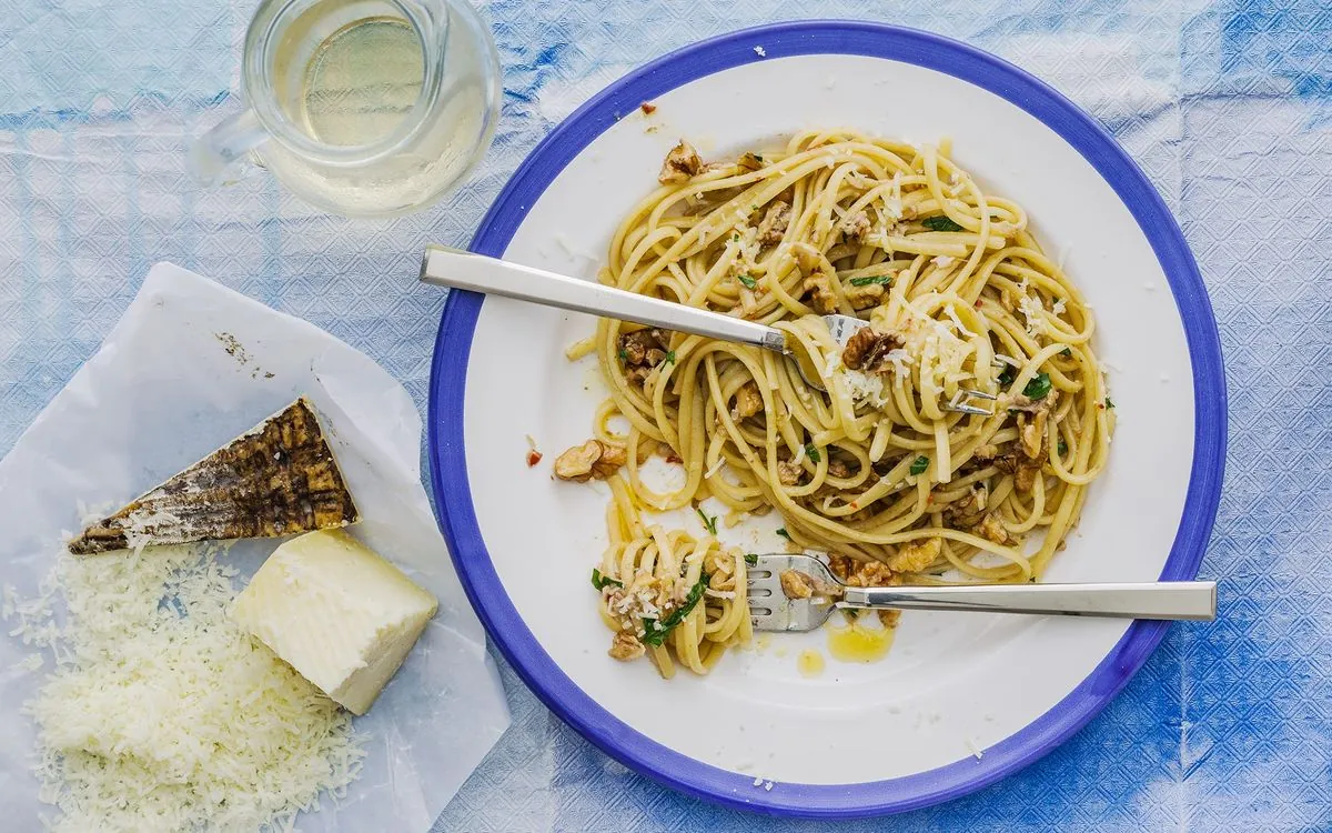 amalfi-coasts-unique-pasta-linguine-with-anchovies-and-walnuts