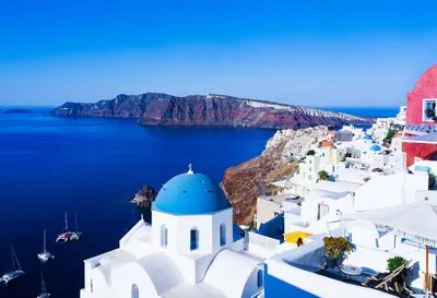 Greece to Halt New Hotel Construction in Santorini Amid Tourism Concerns