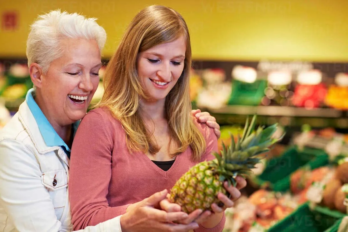 Supermarket Romance: Exploring Spain's Viral 'Hora de Ligar' Trend