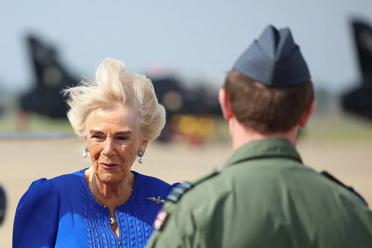 queen-braves-windswept-visit-to-raf-leeming-engages-with-personnel