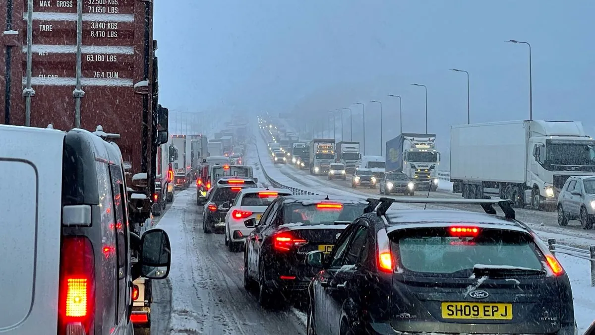 major-travel-disruptions-hit-north-west-england-as-m62-closes-for-bridge-work