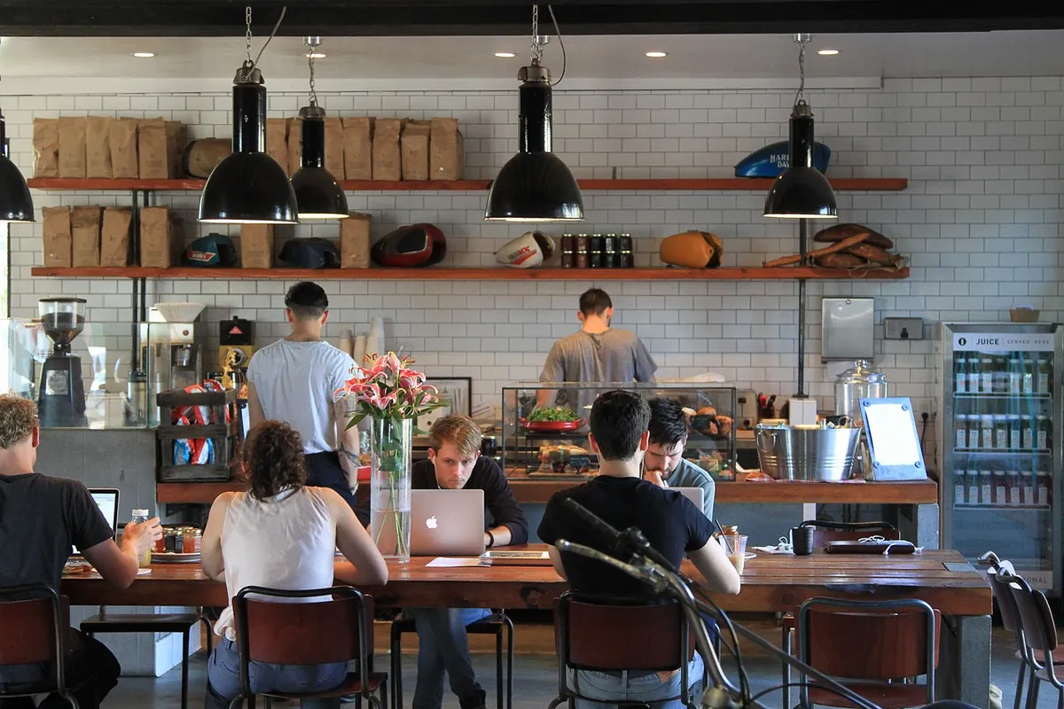 uk-cafes-limit-laptop-use-to-boost-business-and-ambiance