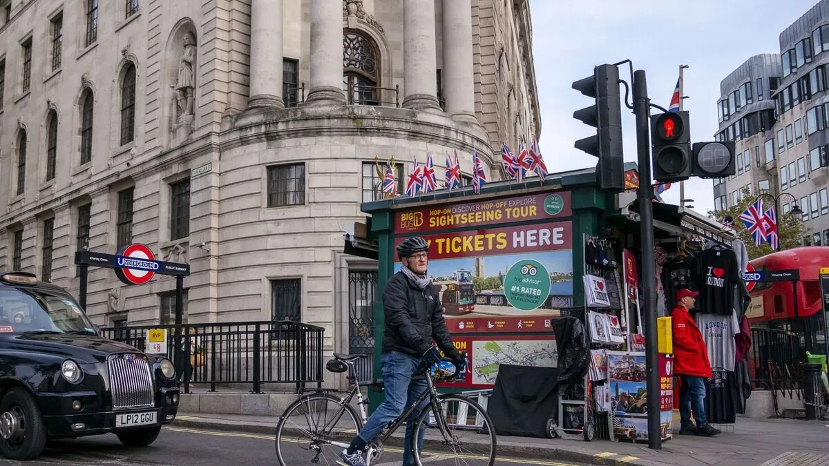 UK Tests AI Traffic Lights Prioritizing Cyclists in Solihull