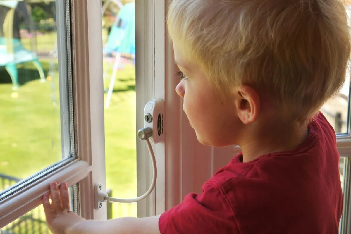 tragic-fall-8-year-old-boy-dies-in-nottingham-window-incident