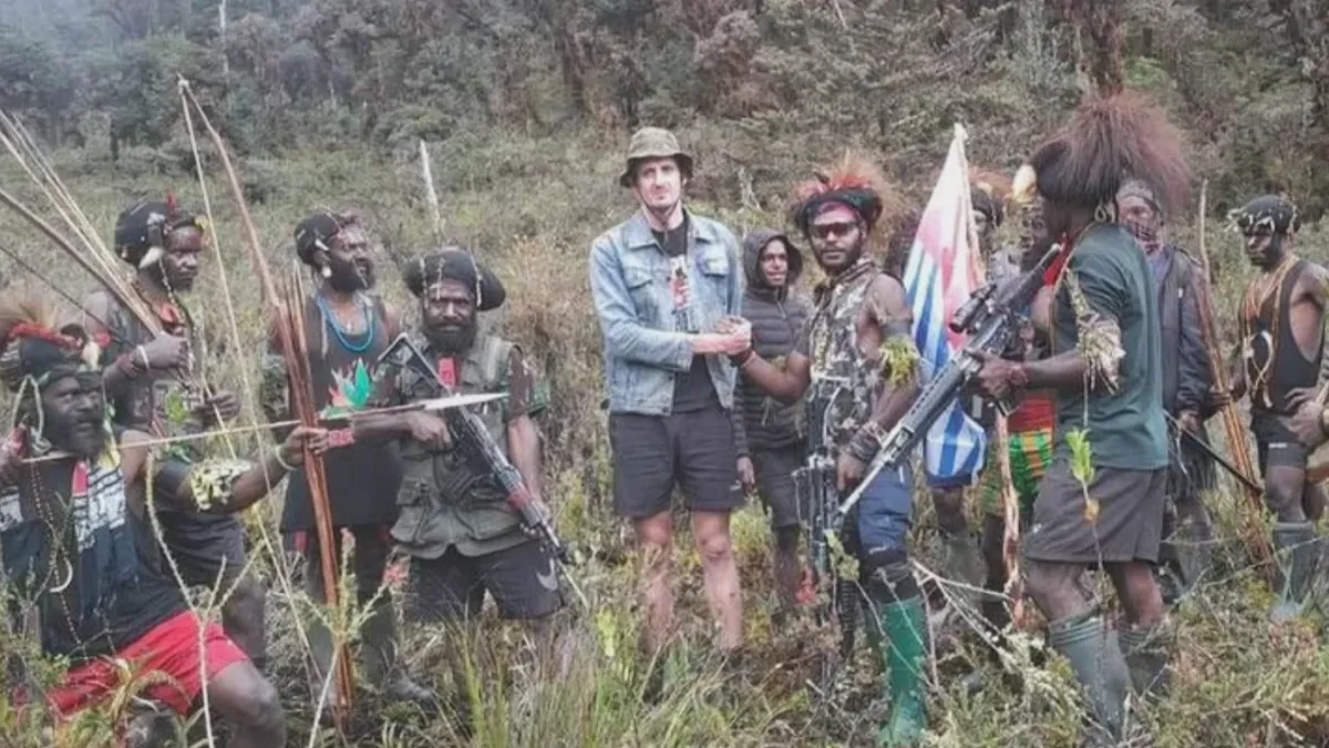 new-zealand-pilot-freed-after-18-month-captivity-in-papua