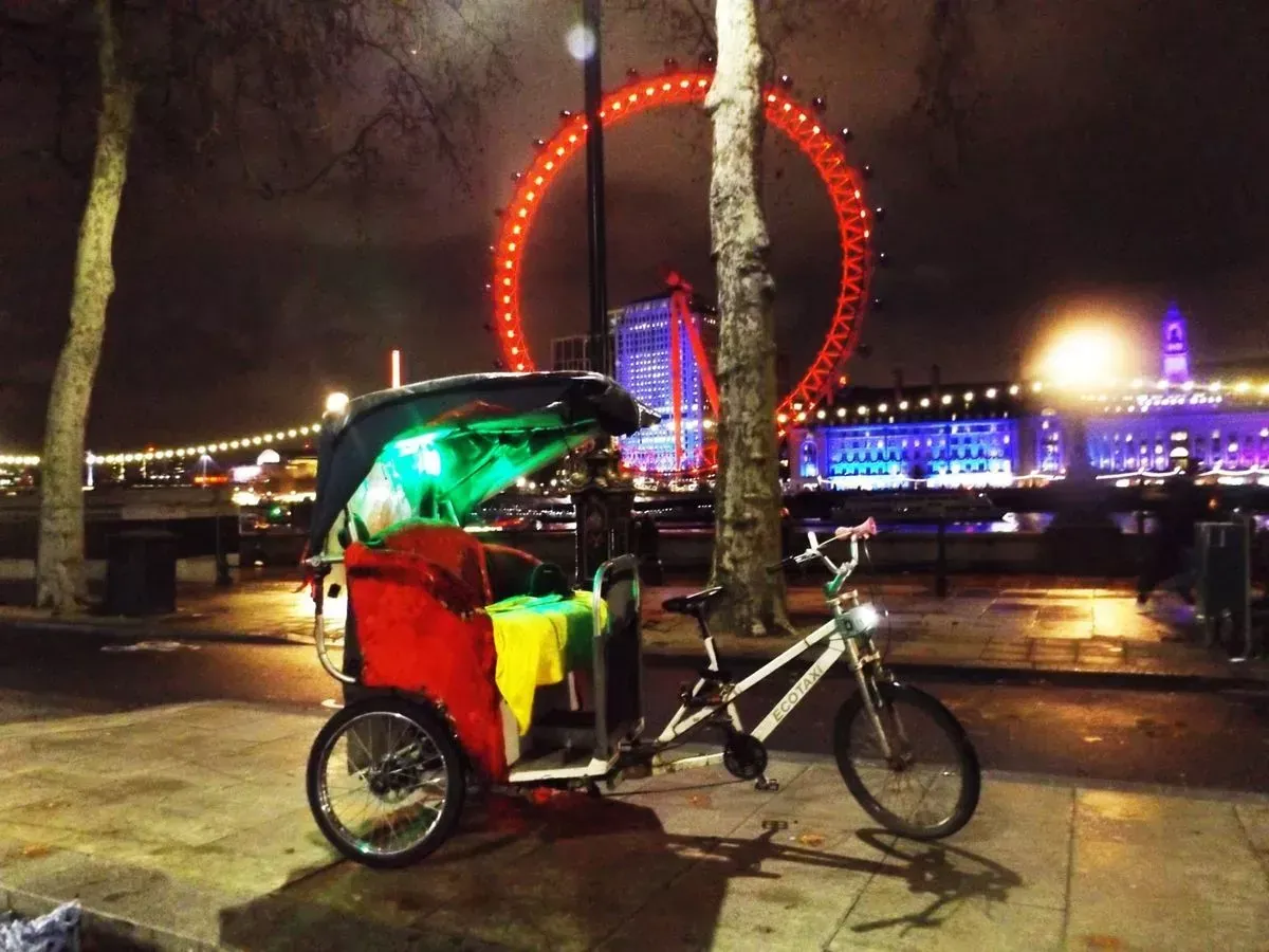 London Rickshaw Scam: Tourists Overcharged by Manipulated Card Machines