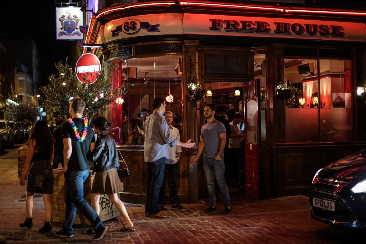 UK Government Mulls Early Pub Closures to Combat Harmful Drinking