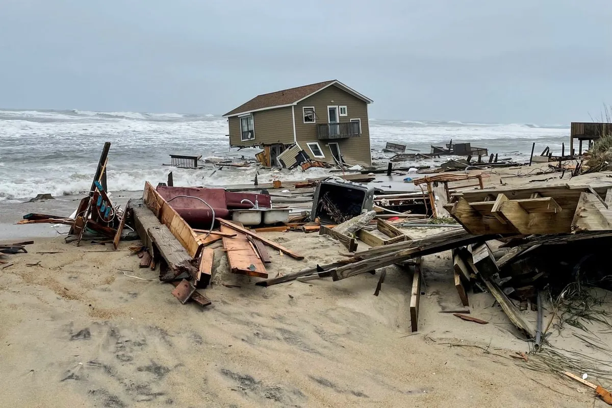 Two Vacant Beach Houses Collapse into Sea off North Carolina Coast