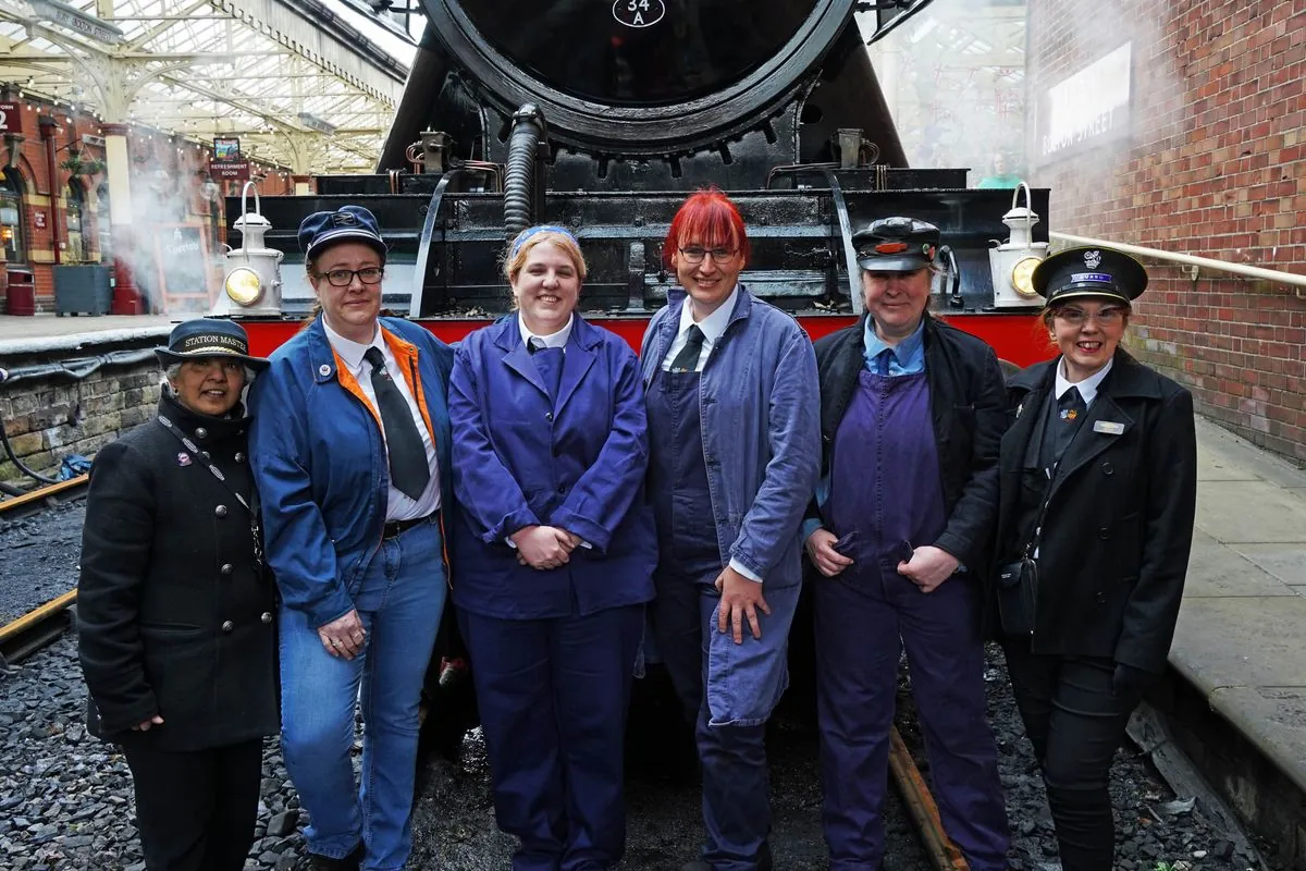 uk-rail-workers-accept-pay-deal-ending-long-running-dispute