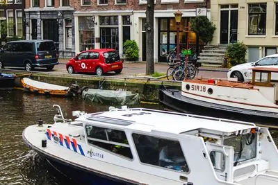 Jewish man forced to hide in Amsterdam river as mob hunts through streets