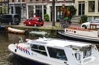 Jewish man forced to hide in Amsterdam river as mob hunts through streets