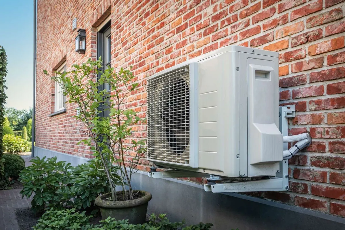 Neighbors battle over noisy heat pumps as government drops key restriction