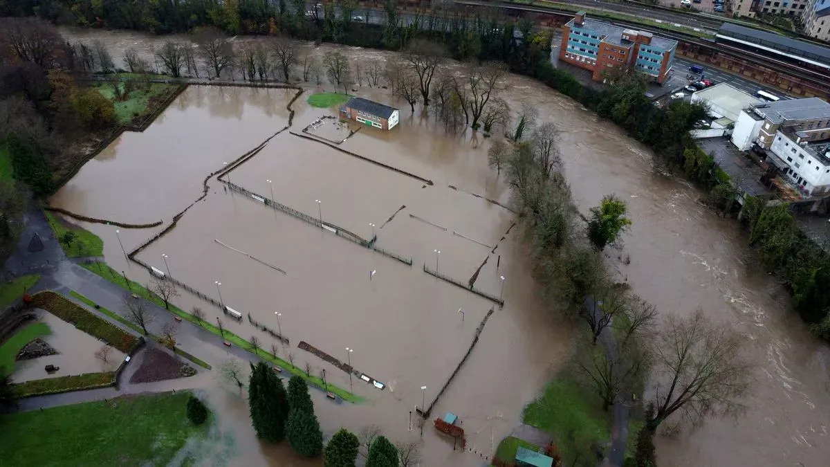 Storm Bert floods hit Wales as weather warning system gets questioned